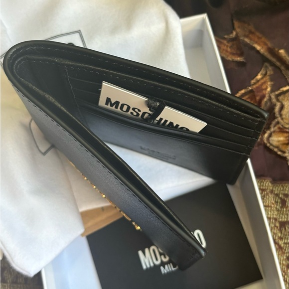 Authentic MOSCHINO Italian Leather logo Bifold wallet - Picture 9 of 16